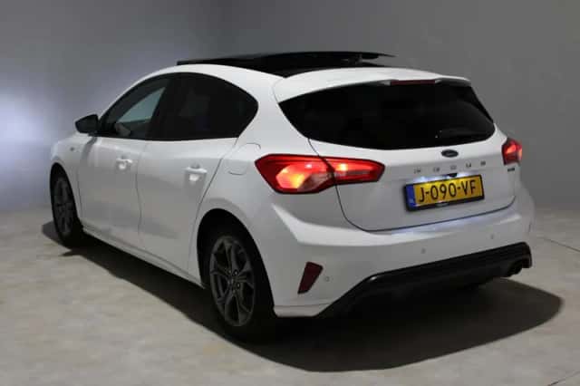 Ford Focus (2020) thumbnail 3