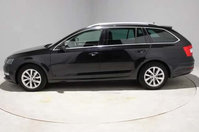 Škoda Octavia (2019) thumbnail 2