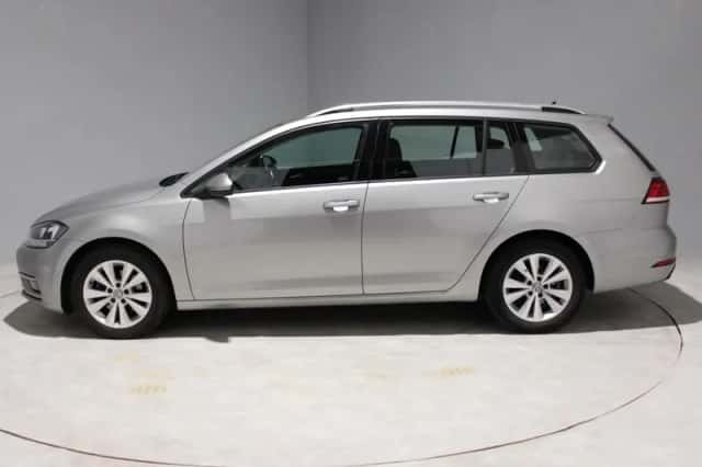 Volkswagen Golf (2018) thumbnail 2