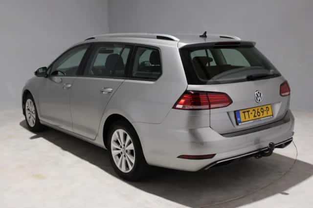 Volkswagen Golf (2018) thumbnail 3