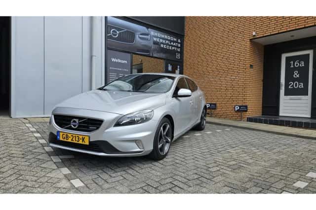Volvo V40 (2015) thumbnail 6