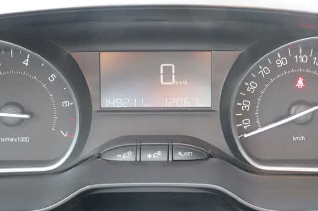 Peugeot 2008 (2018) thumbnail 2