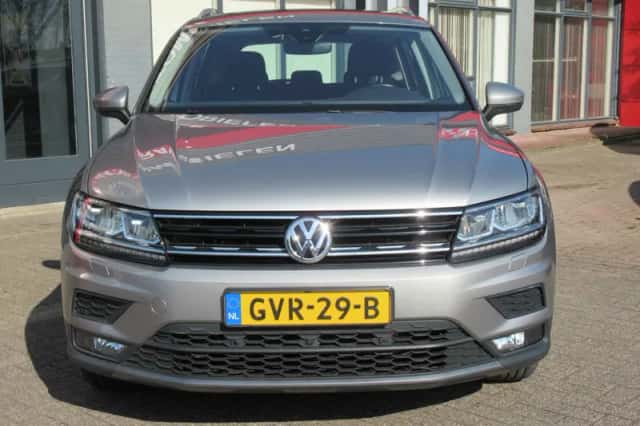 Volkswagen Tiguan (2019) thumbnail 2