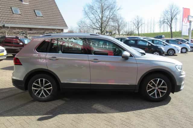 Volkswagen Tiguan (2019) thumbnail 4