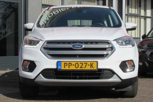 Ford Kuga (2017) thumbnail 2