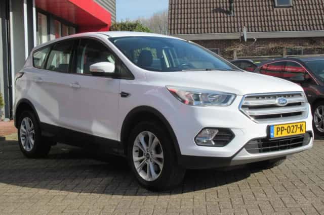 Ford Kuga (2017) thumbnail 3