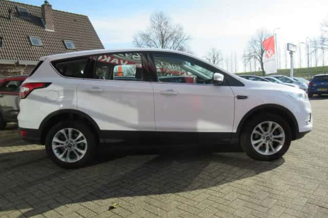 Ford Kuga (2017) thumbnail 4