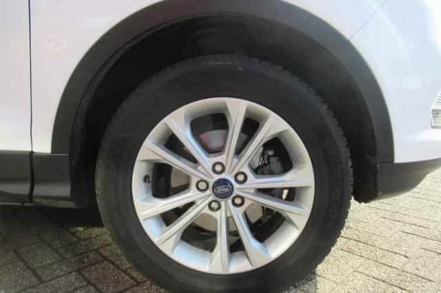 Ford Kuga (2017) thumbnail 5