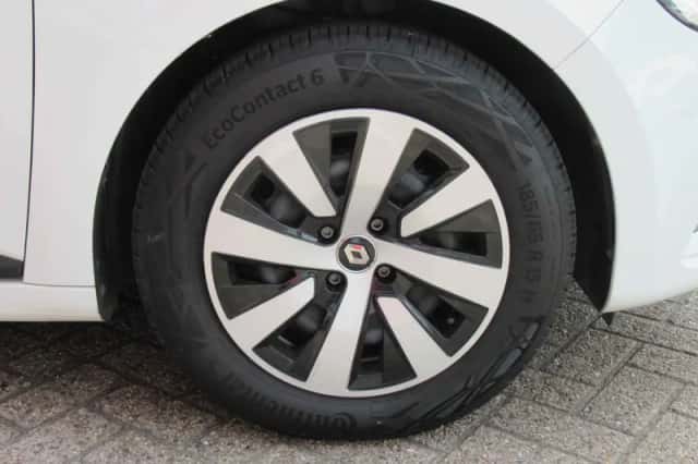 Renault Clio (2022) thumbnail 3