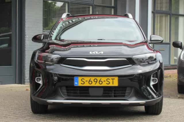 Kia Stonic (2023) thumbnail 2