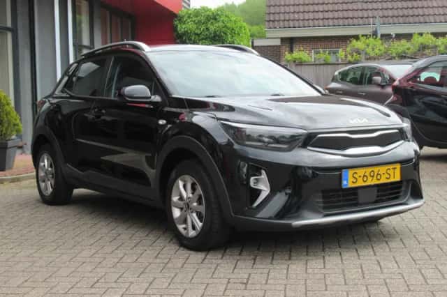 Kia Stonic (2023) thumbnail 3
