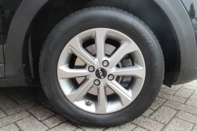 Kia Stonic (2023) thumbnail 5