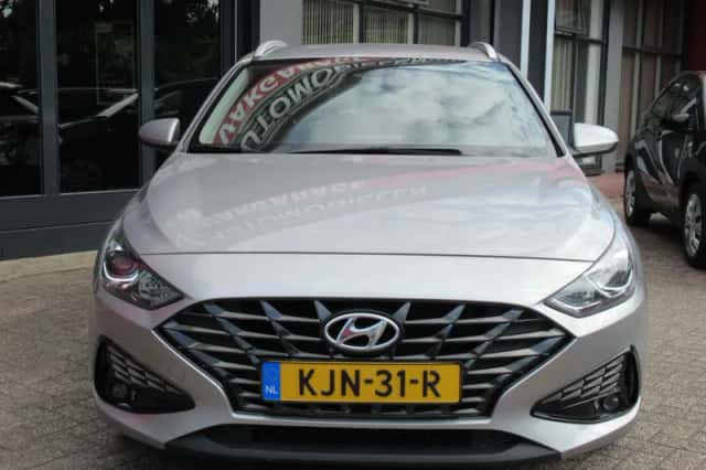 Hyundai i30 (2022) thumbnail 2