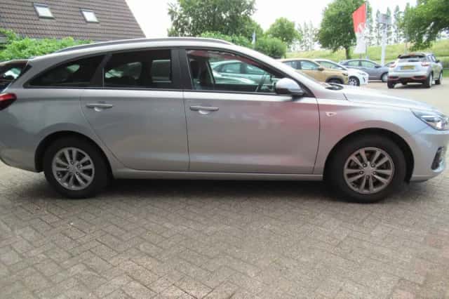Hyundai i30 (2022) thumbnail 4