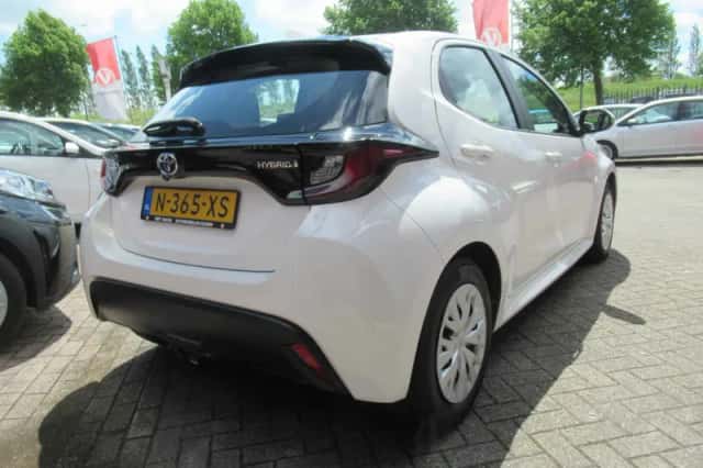 Toyota Yaris (2022) thumbnail 5