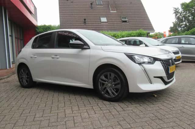 Peugeot 208 (2022) thumbnail 3