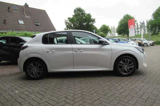 Peugeot 208 (2022) thumbnail 4