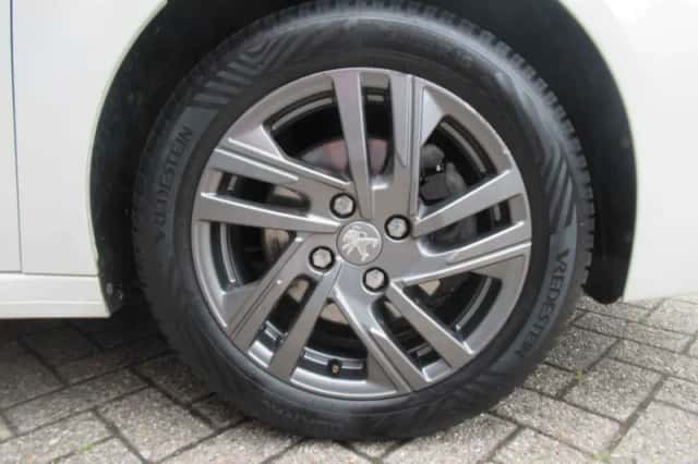 Peugeot 208 (2022) thumbnail 5