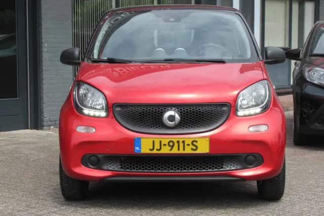 Smart ForFour (2016) thumbnail 2