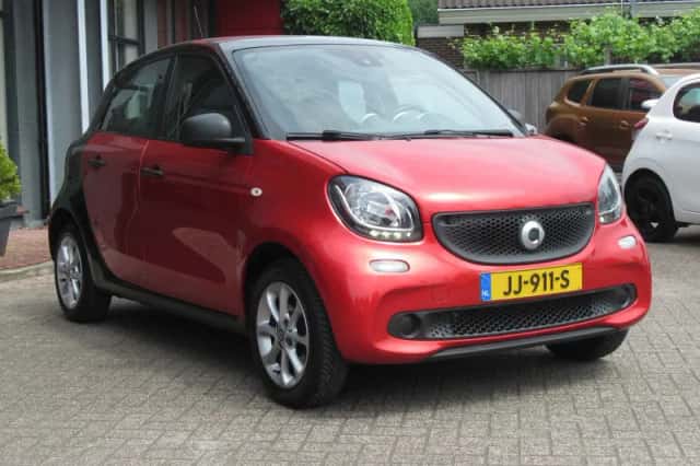 Smart ForFour (2016) thumbnail 3
