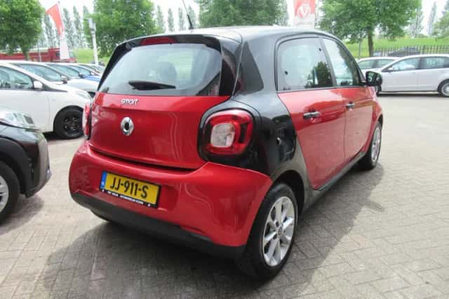 Smart ForFour (2016) thumbnail 6