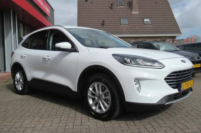 Ford Kuga (2021) thumbnail 3