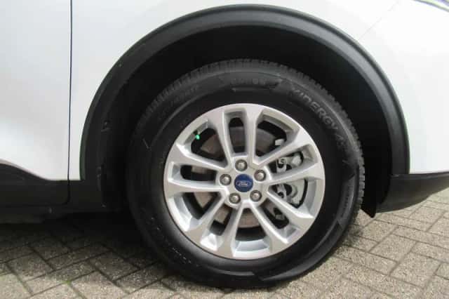 Ford Kuga (2021) thumbnail 5