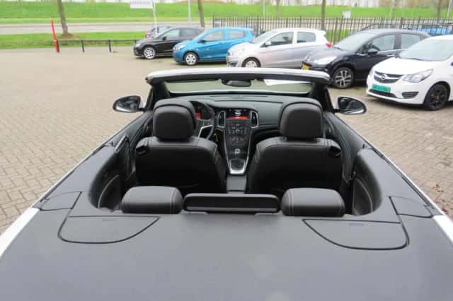 Opel Cascada (2016) thumbnail 2
