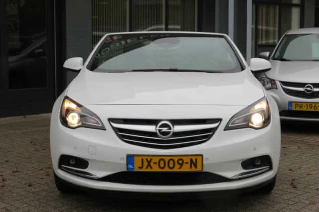 Opel Cascada (2016) thumbnail 3