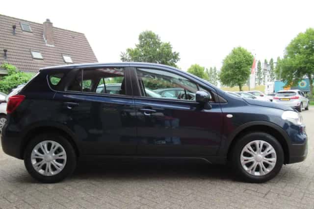 Suzuki S-Cross (2017) thumbnail 4