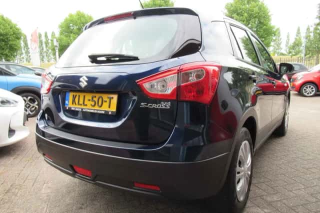 Suzuki S-Cross (2017) thumbnail 5