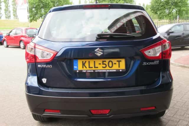 Suzuki S-Cross (2017) thumbnail 6