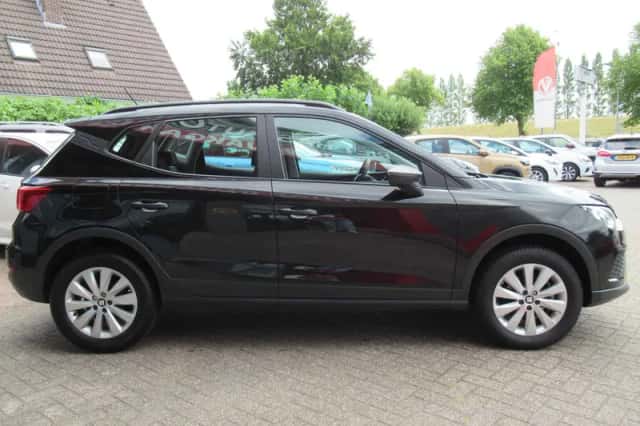 SEAT Arona (2018) thumbnail 3