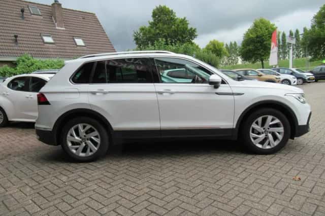 Volkswagen Tiguan (2021) thumbnail 4