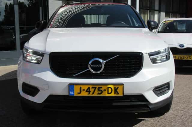 Volvo XC40 (2020) thumbnail 2