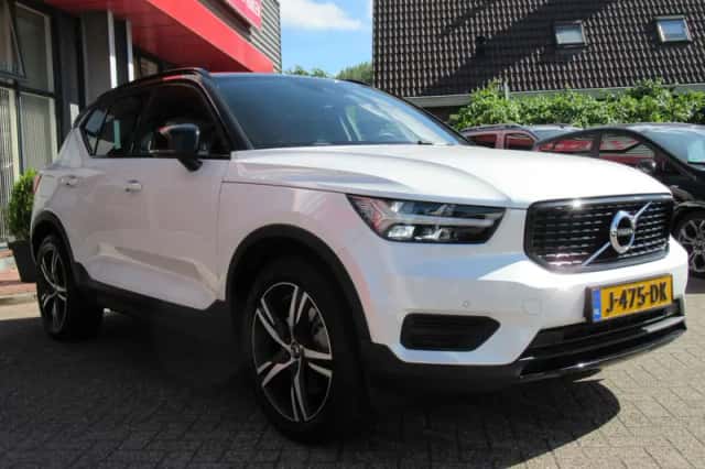 Volvo XC40 (2020) thumbnail 3
