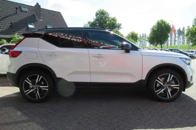 Volvo XC40 (2020) thumbnail 4