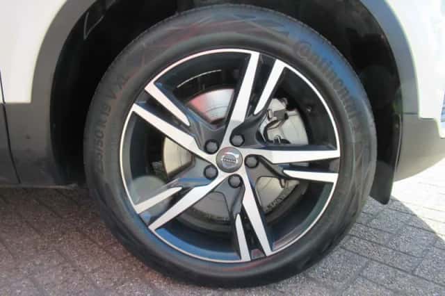 Volvo XC40 (2020) thumbnail 5