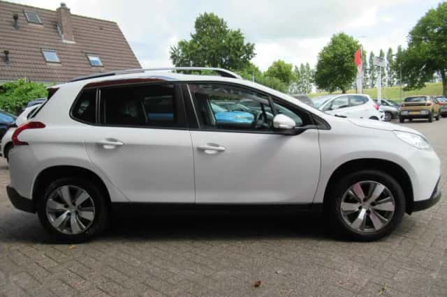 Peugeot 2008 (2016) thumbnail 3