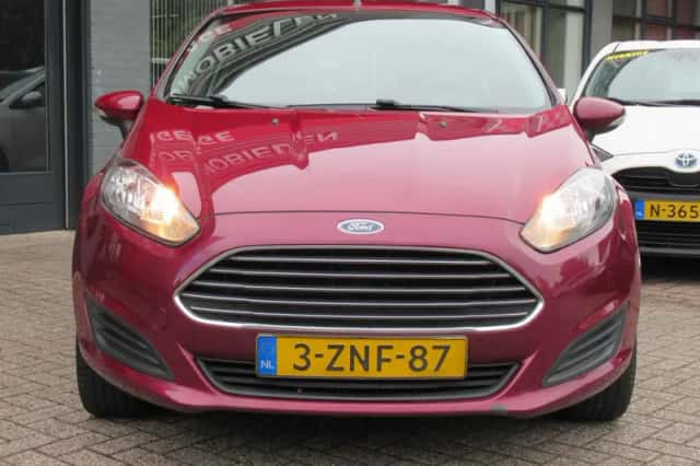 Ford Fiesta (2015) thumbnail 2
