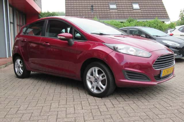 Ford Fiesta (2015) thumbnail 3