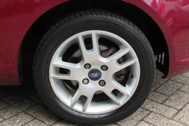 Ford Fiesta (2015) thumbnail 5