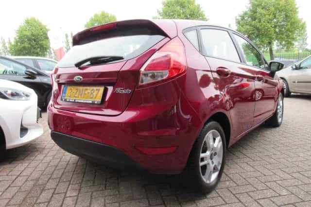 Ford Fiesta (2015) thumbnail 6