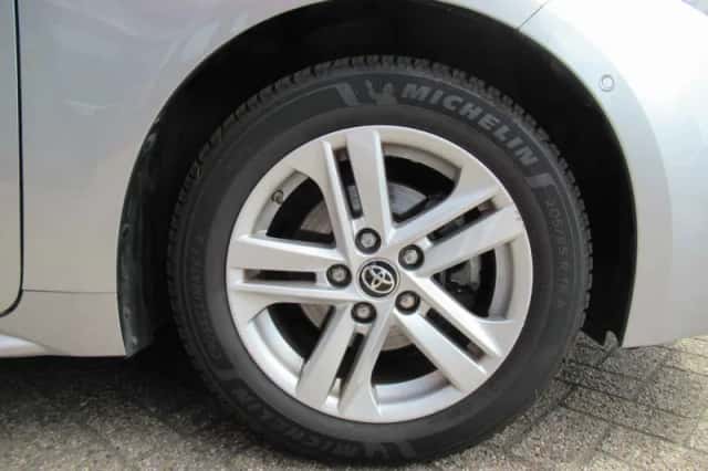 Toyota Corolla (2022) thumbnail 5