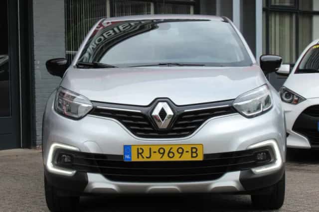 Renault Captur (2017) thumbnail 2