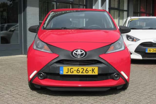 Toyota Aygo (2016) thumbnail 2