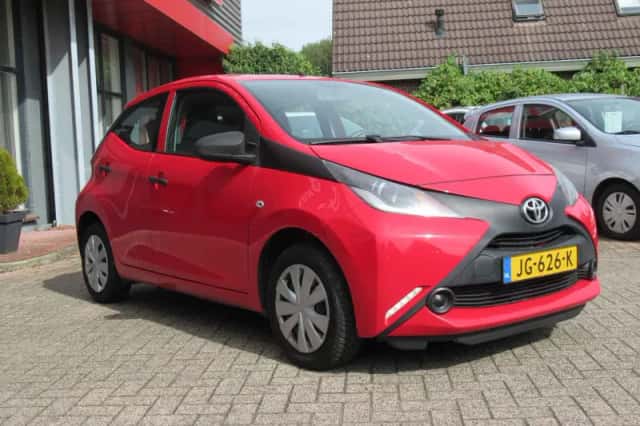 Toyota Aygo (2016) thumbnail 3