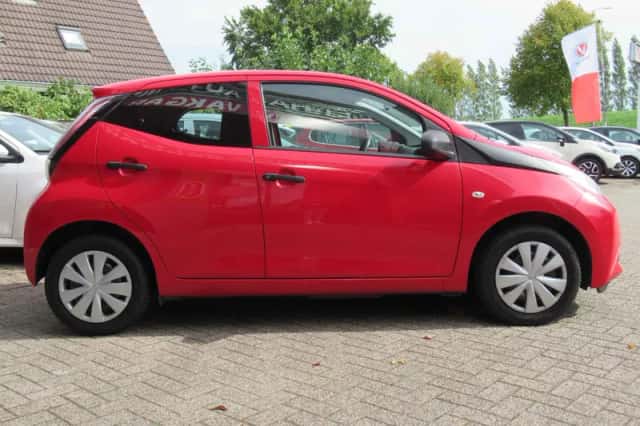 Toyota Aygo (2016) thumbnail 4