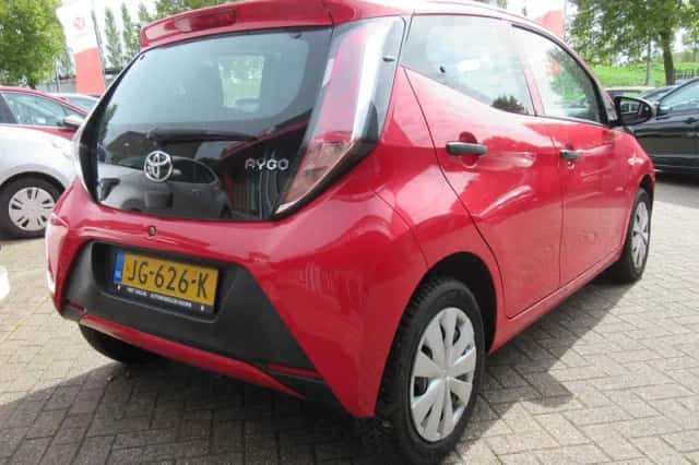 Toyota Aygo (2016) thumbnail 5