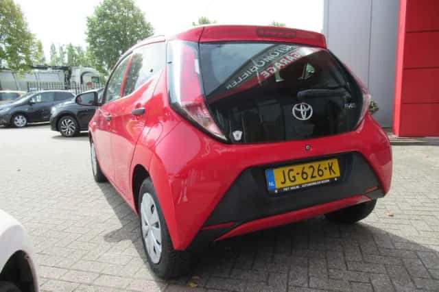 Toyota Aygo (2016) thumbnail 6